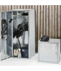 1ère partie de la grande armoire à selles - partie 1 / 2